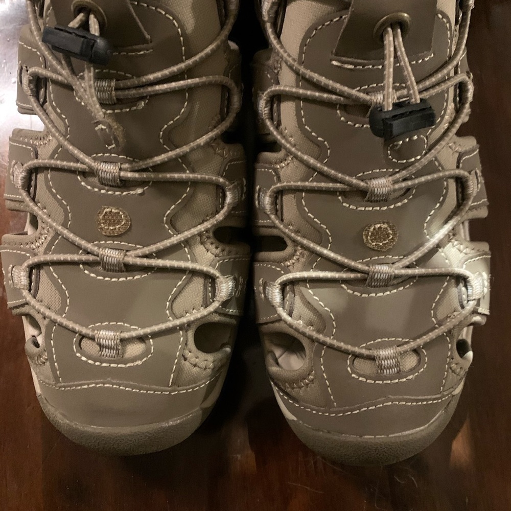 Khombu Women’s Sz 9.5 Water Sandals Hook & Loop